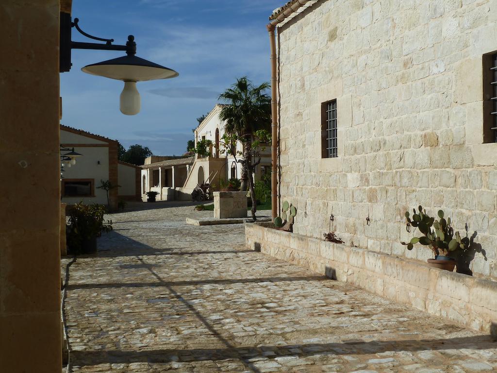 Silva Suri Pensionat Marina di Ragusa Exteriör bild