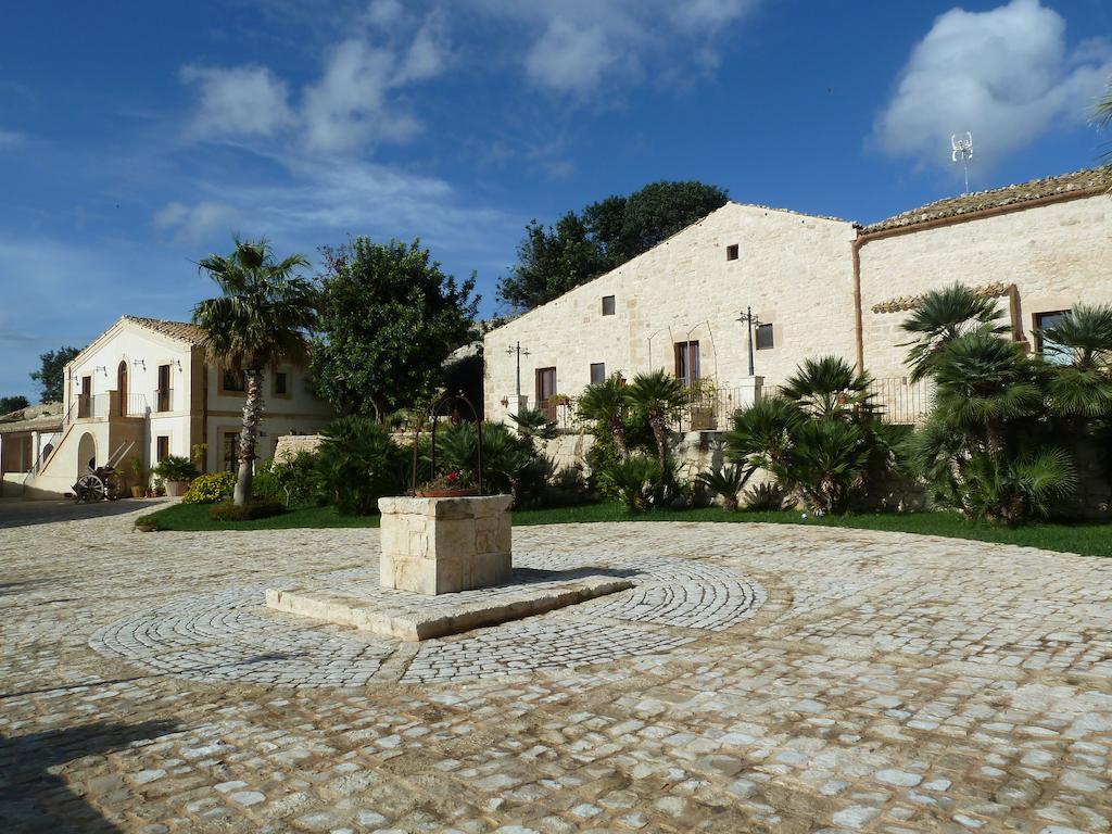 Silva Suri Pensionat Marina di Ragusa Exteriör bild
