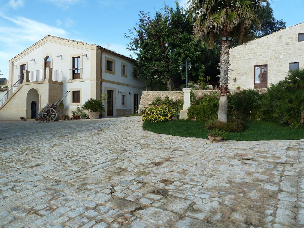 Silva Suri Pensionat Marina di Ragusa Exteriör bild