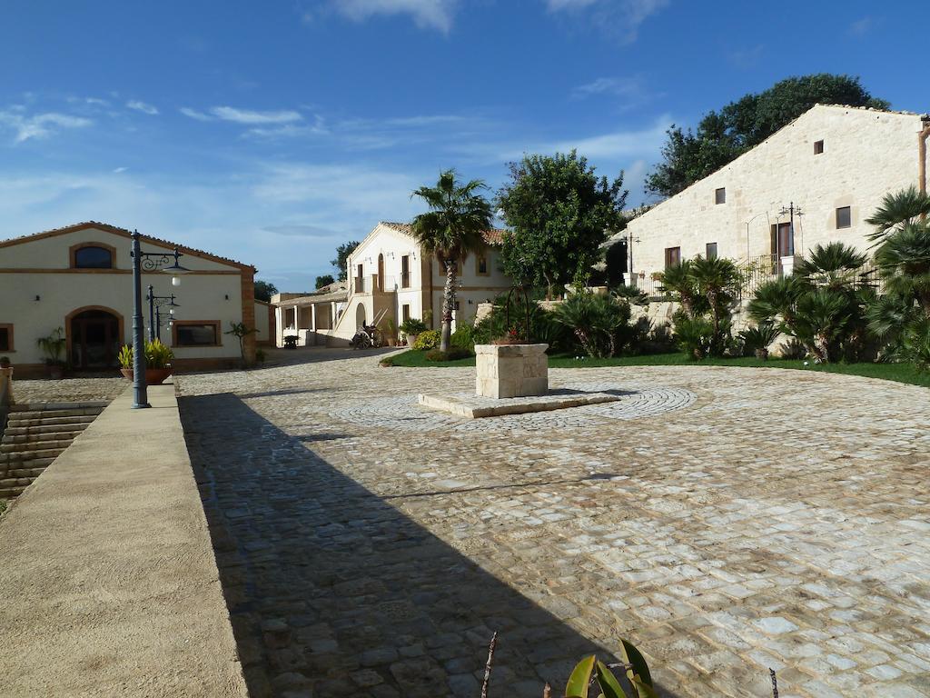 Silva Suri Pensionat Marina di Ragusa Exteriör bild