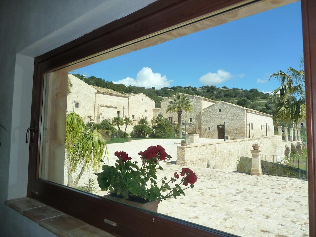 Silva Suri Pensionat Marina di Ragusa Exteriör bild