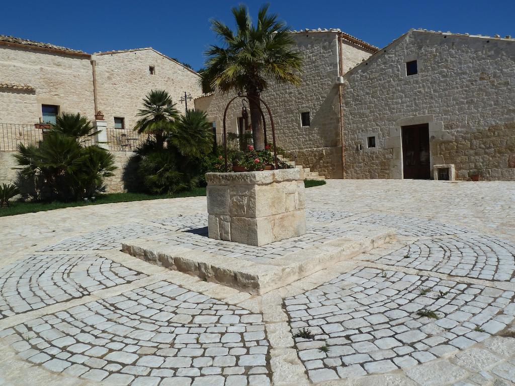 Silva Suri Pensionat Marina di Ragusa Exteriör bild