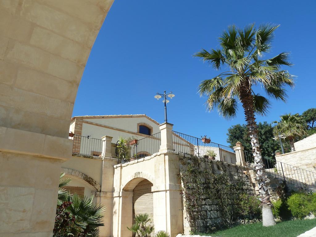 Silva Suri Pensionat Marina di Ragusa Exteriör bild
