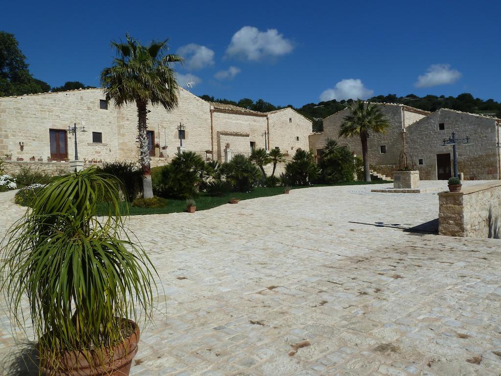 Silva Suri Pensionat Marina di Ragusa Exteriör bild