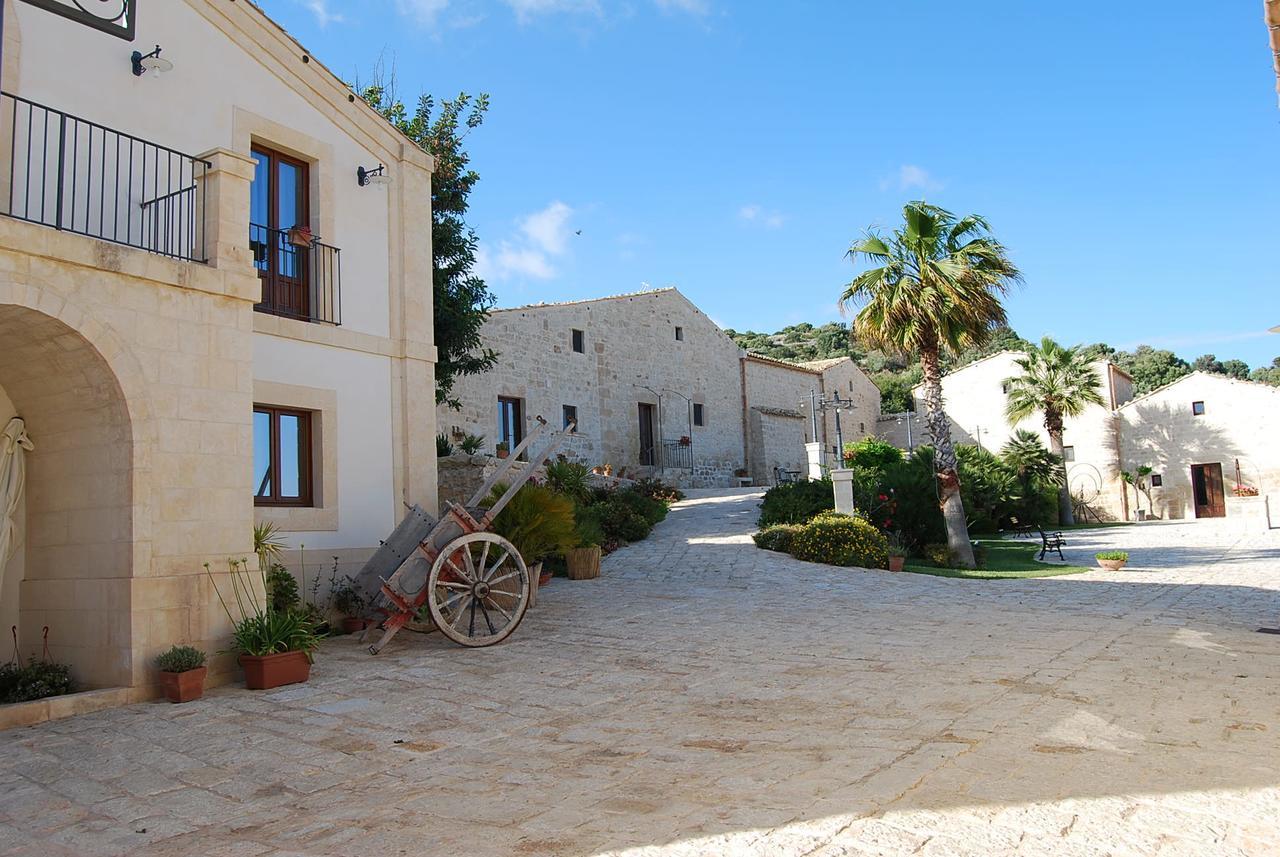 Silva Suri Pensionat Marina di Ragusa Exteriör bild