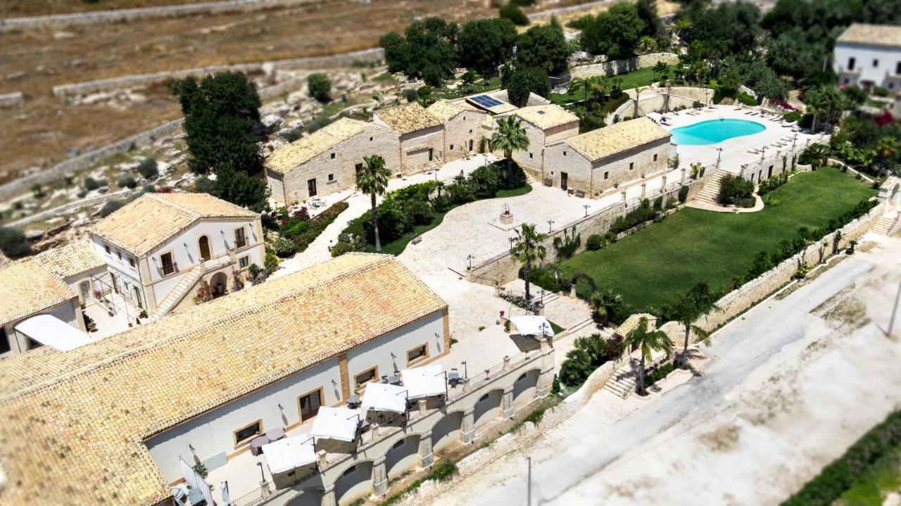 Silva Suri Pensionat Marina di Ragusa Exteriör bild